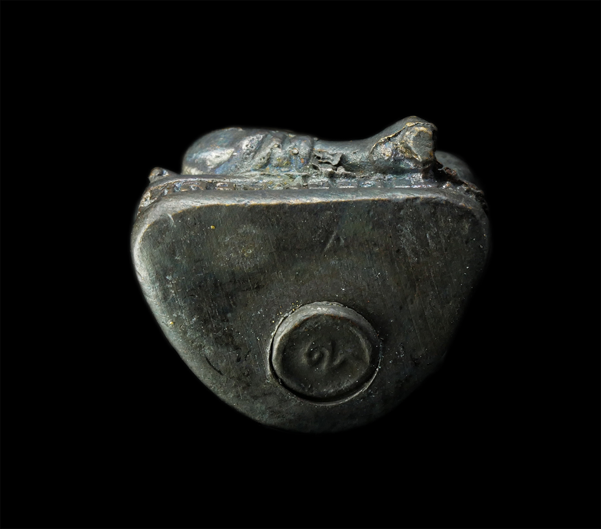 2569-03-04 (152)ap.jpg - พระกริ่งหลวงพ่อซำ อินทสุวณโณ วัดตลาดใหม่ อ.วิเศษชัยชาญ จ.อ่างทอง สร้างปี2542 เนื้อโลหะผสม พระเก่าสวย มวลสารดี น่าเก็บสะสมบูชา พร้อมกล่องเดิมๆ#1 | https://kamulet.in.th